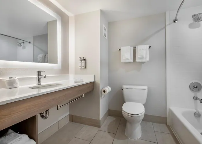 Holiday Inn Express Hotel & Suites Lake Elsinore By Ihg