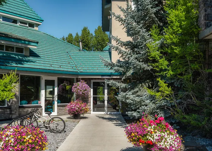 Pocaterra Inn & Waterslide