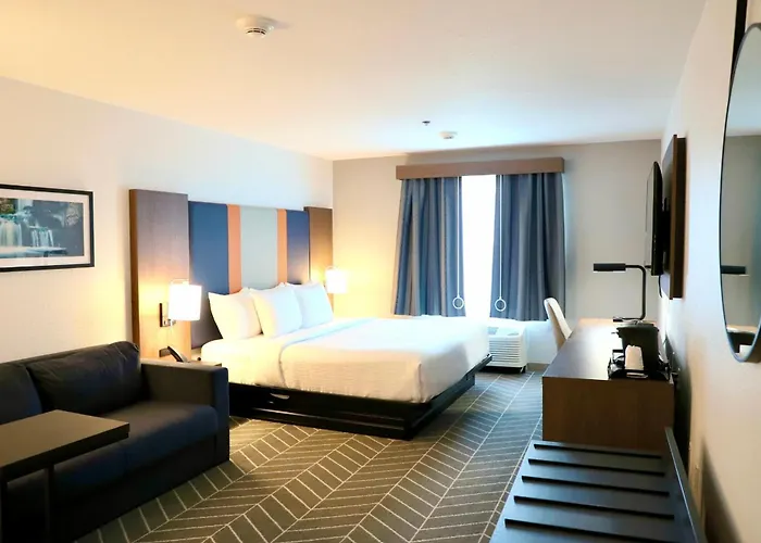 La Quinta Inn & Suites By Wyndham Auburn - University Area