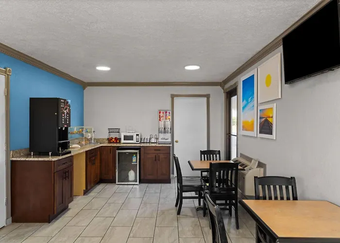 Days Inn By Wyndham Pratt