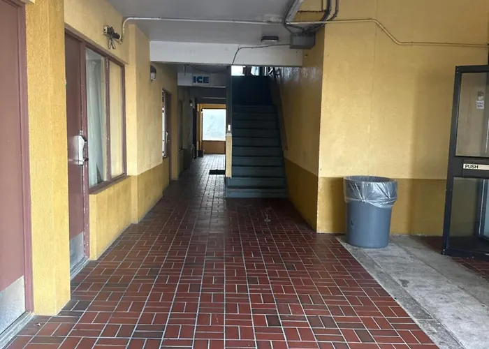 Diamond Inn & Suites