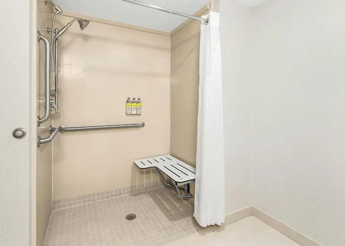 Holiday Inn Express & Suites Wilmington-Newark By Ihg
