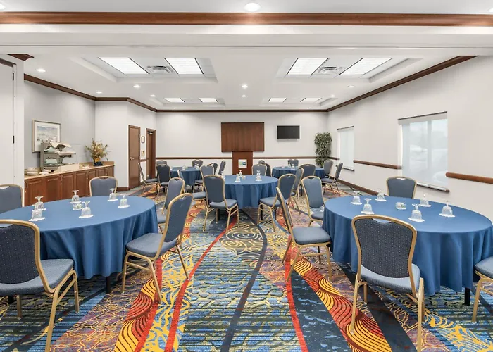Holiday Inn Express & Suites Wilmington-Newark By Ihg