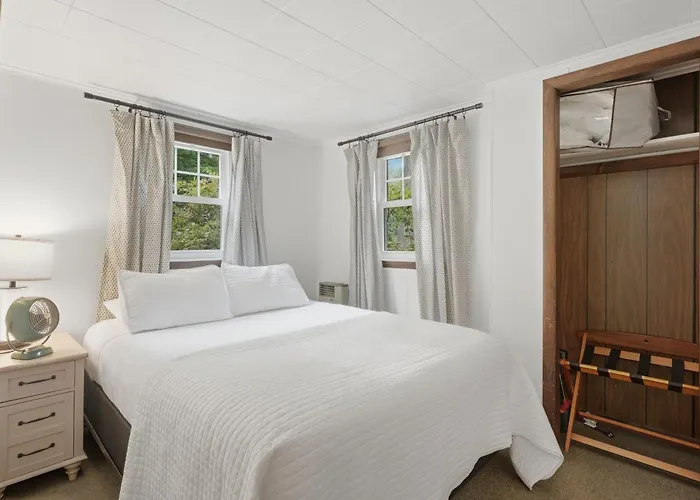 Phoenicia Lodge