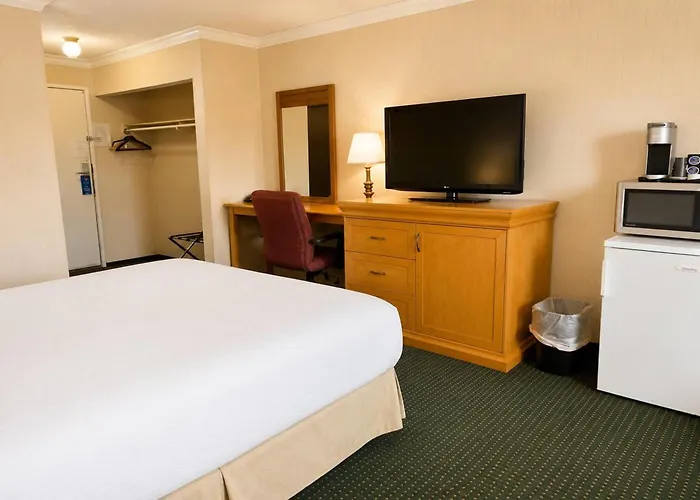 Travelodge By Wyndam Chetwynd