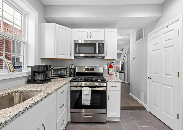 3Br Newly Renovated Beach House Sleeps 10