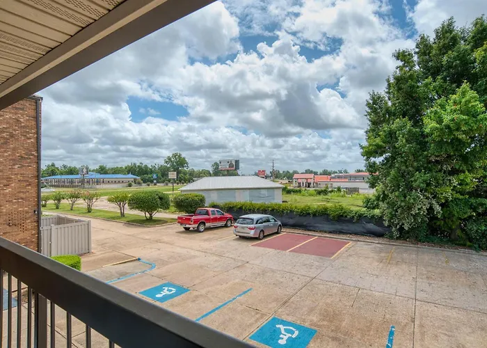 Surestay Plus Hotel By Best Western Greenwood
