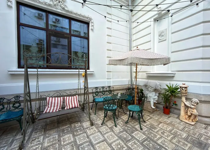Conacul Coroanei Luxury Boutique