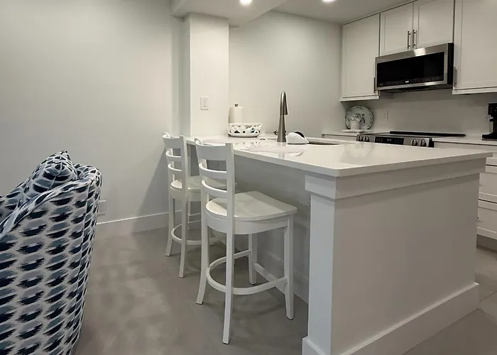 Sanibel Island Studio: Pool Access, Walk To Beach