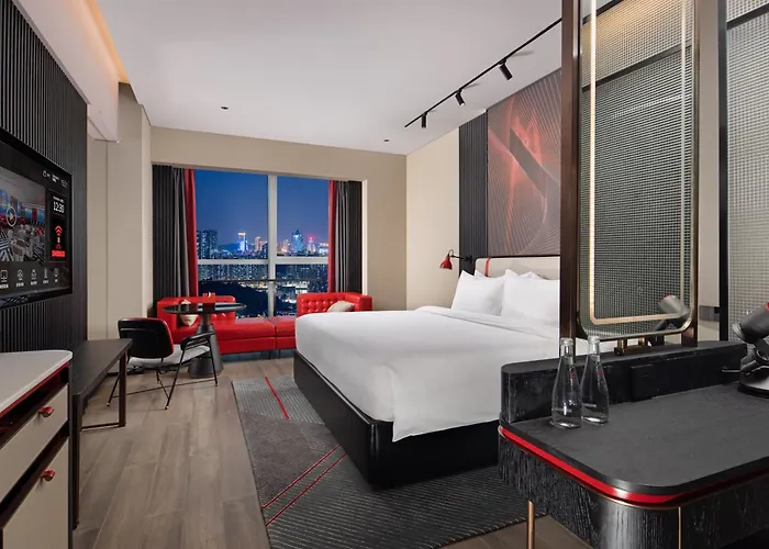 Radisson Red Hotel Zhuhai Gongbei Port
