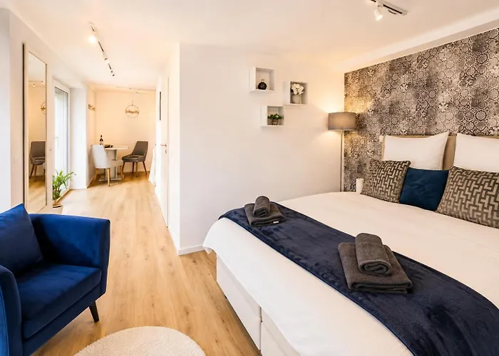 Stilvolles Apartment ruhig, 24-7 Self-Check in, WLAN top, Parkplatz an der Strasse, Bushaltestelle vor Haus