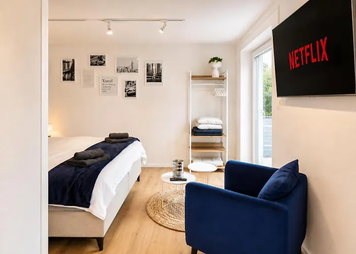 Stilvolles Apartment ruhig, 24-7 Self-Check in, WLAN top, Parkplatz an der Strasse, Bushaltestelle vor Haus