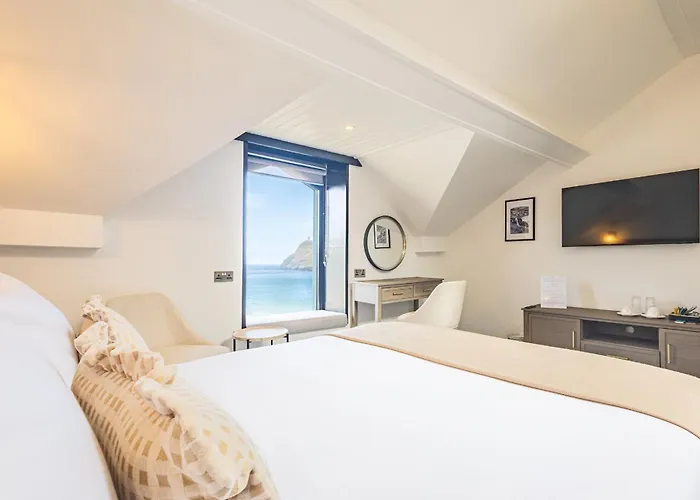 Falcon'S Nest Hotel