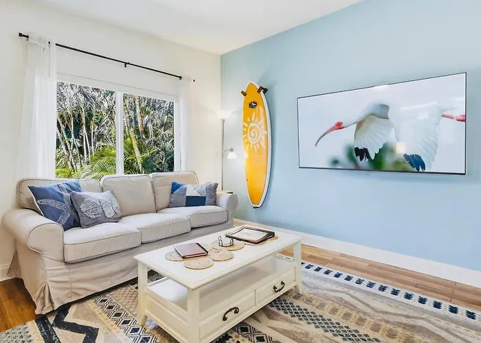 Luxury 2/2 Private Oasis W/Hot Tub Walk To Beach