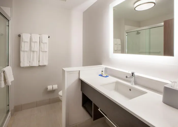 Holiday Inn Express & Suites - Glendale Downtown