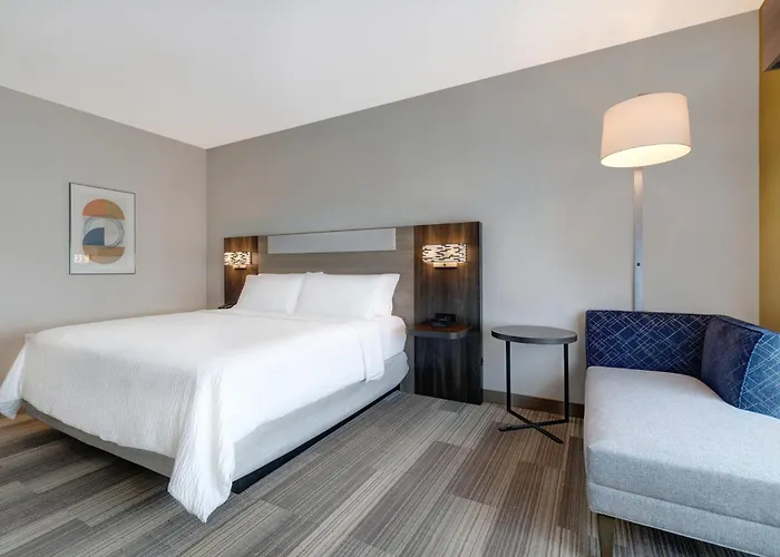 Holiday Inn Express & Suites - Glendale Downtown