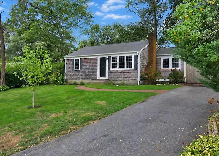 Dennis Beach House - Walk To Beach - Pet Friendly