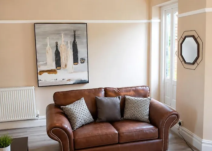 Roof Terrace Three Bedroom Apartment Near City Centre