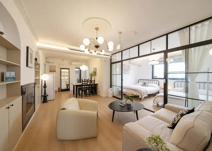 Yi Du Home With Double Views-At West Nanjing Road, Near Metro, Cards Ok