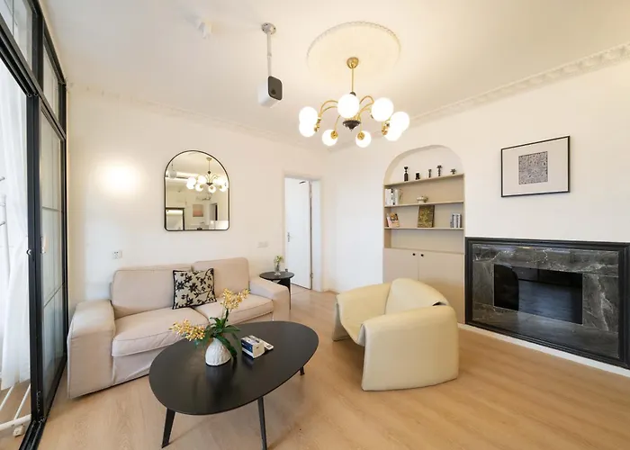 Yi Du Home With Double Views-At West Nanjing Road, Near Metro, Cards Ok