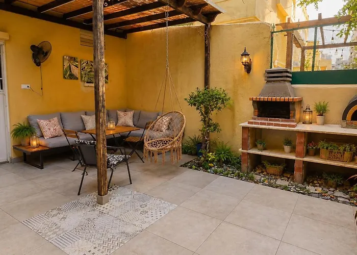 Charm Vintage Achrafieh Apt with Garden Pizza Oven BBQ Hottub
