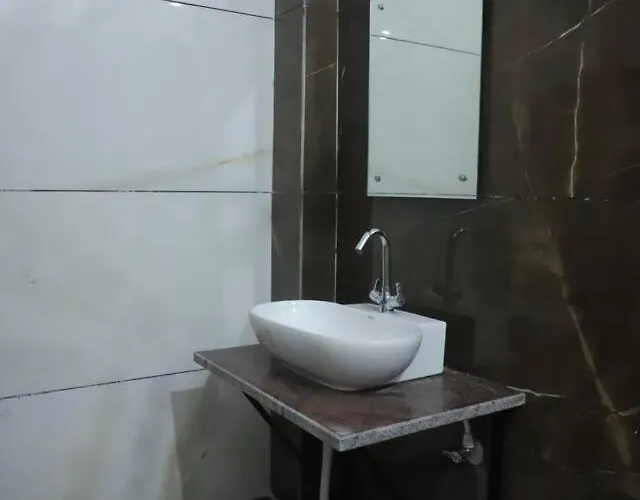 Cozy One-Room Rental In Aligarh