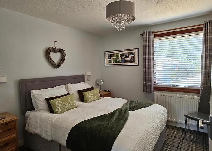 Bunting Lodge, 21 Duck Lake