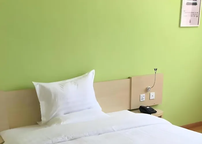 7 Days Inn Hami Baofeng Market