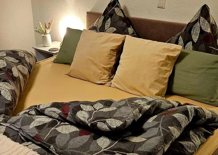 Ferienwohnung Elya Gartenparadies nahe Events, Outlet und Spa