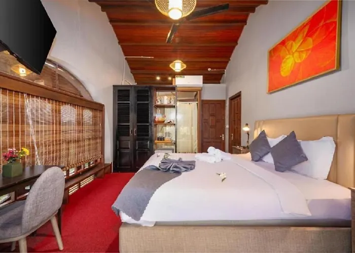 Hoianbang Beach Front Villa And Restaurant