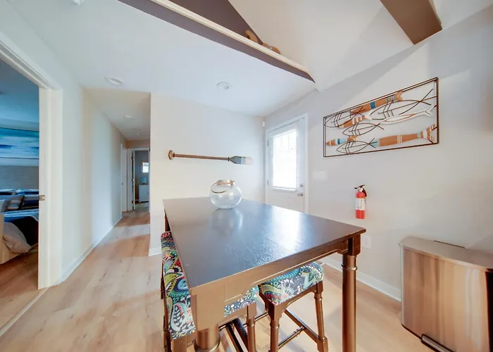 'Wishin & Fishin' Walkable Erie Home By The Beach!
