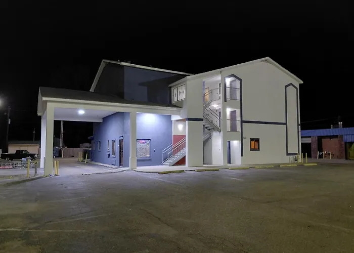 Spring Place Inn & Suites