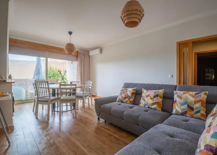 Familyhub - Ecohost - Spacious 3-Bedroom Apartment For 8 People With Ac And Parking Near Porto And The Beaches