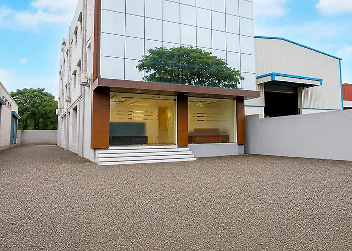 Super Townhouse Chakan Corporate Homestay Formerly New Royal Inn