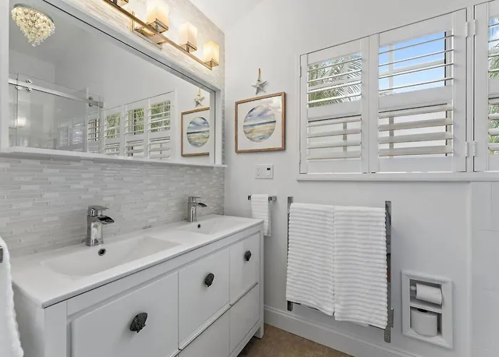 4Br 3 5Ba Juno Beach Pool Home
