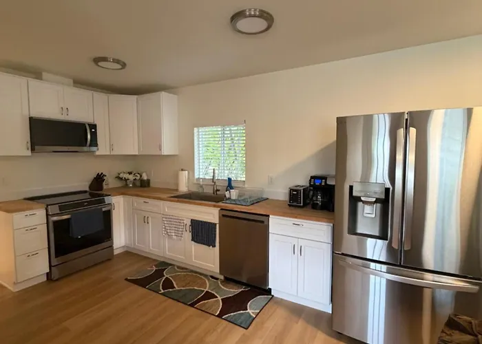 Sleek & Secure Modern Suite Near Ferry