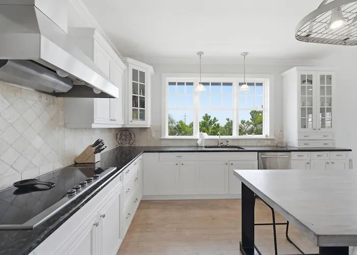 4Br Ocean View Home. Steps Away From Juno Beach!
