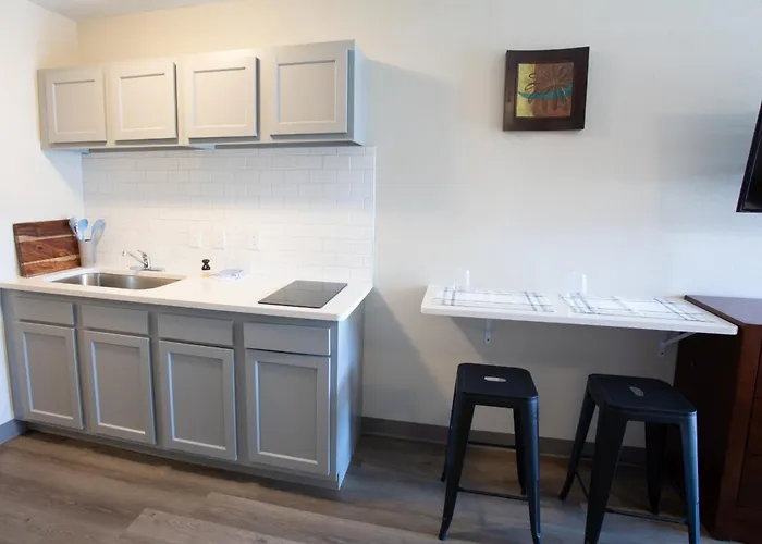 Daybreak Suites Extended Stay