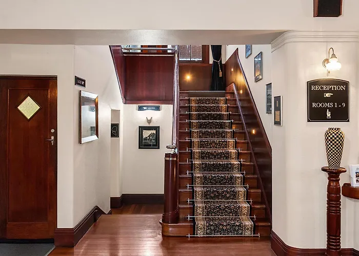 Caves House Hotel