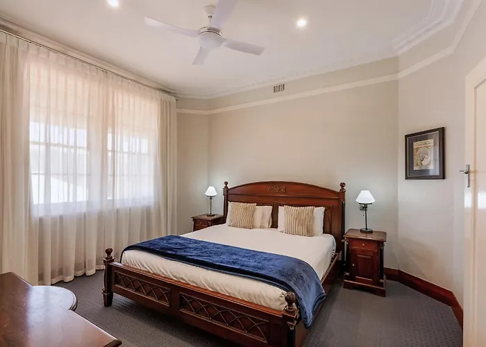 Caves House Hotel