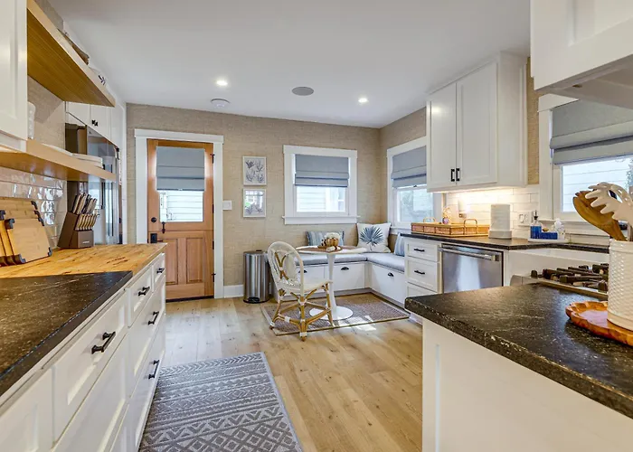 Stroll To Redondo Beach: Modern, Coastal Gem