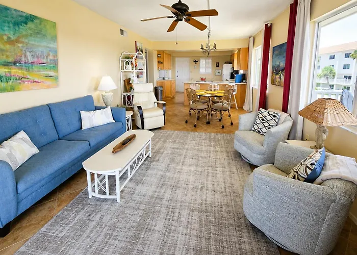 Beachfront Ocean-Views Condo, Balcony! Pool, Bbq