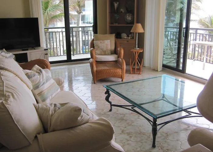Three Bedroom Coastal Residence Near The Ocean