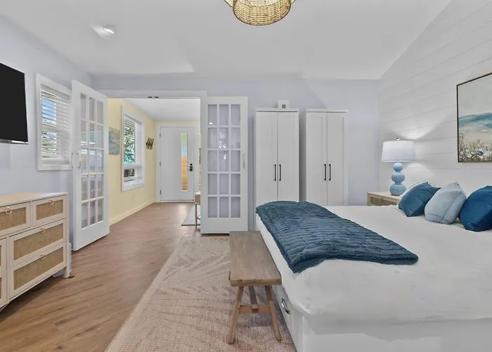 The American Hotel. Suite 1. A Summer Place.