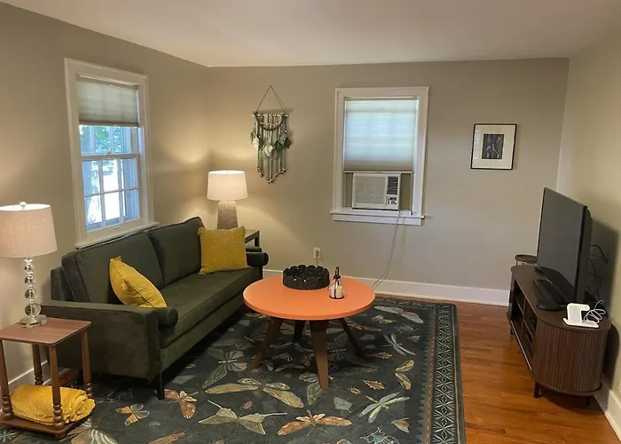 Cozy Coach House
