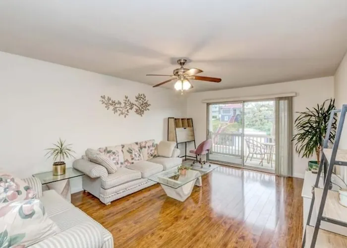 Coastal One Bedroom Retreat Near Hermosa Beach