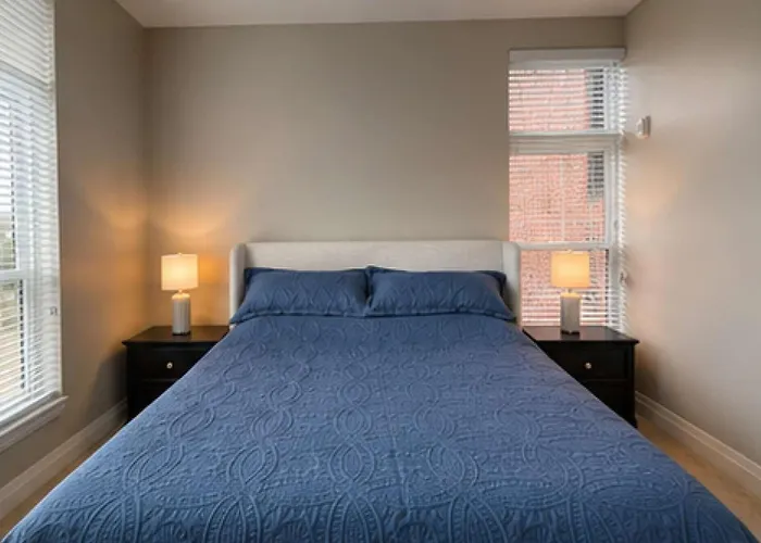 Modern 1Br Bridge Park In Dublin With Balcony And Pool