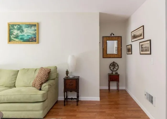 Bright Two Bedroom Retreat Near Hermosa Beach