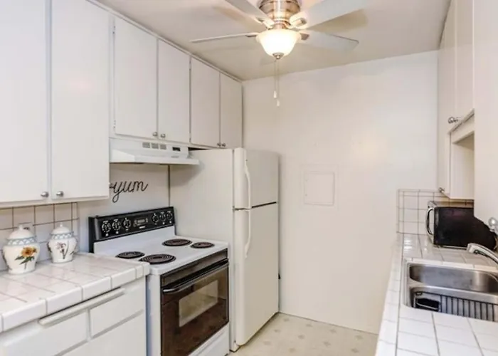 Coastal One Bedroom Retreat Near Hermosa Beach