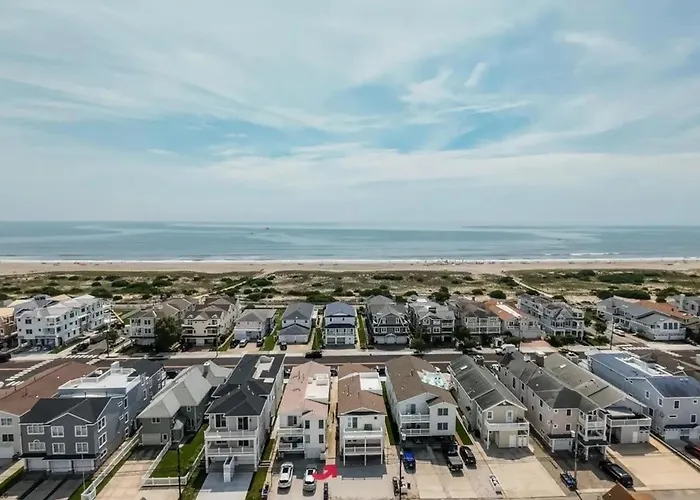 Spacious And Modern 4Br 3Ba Gold Coast Condo Flat